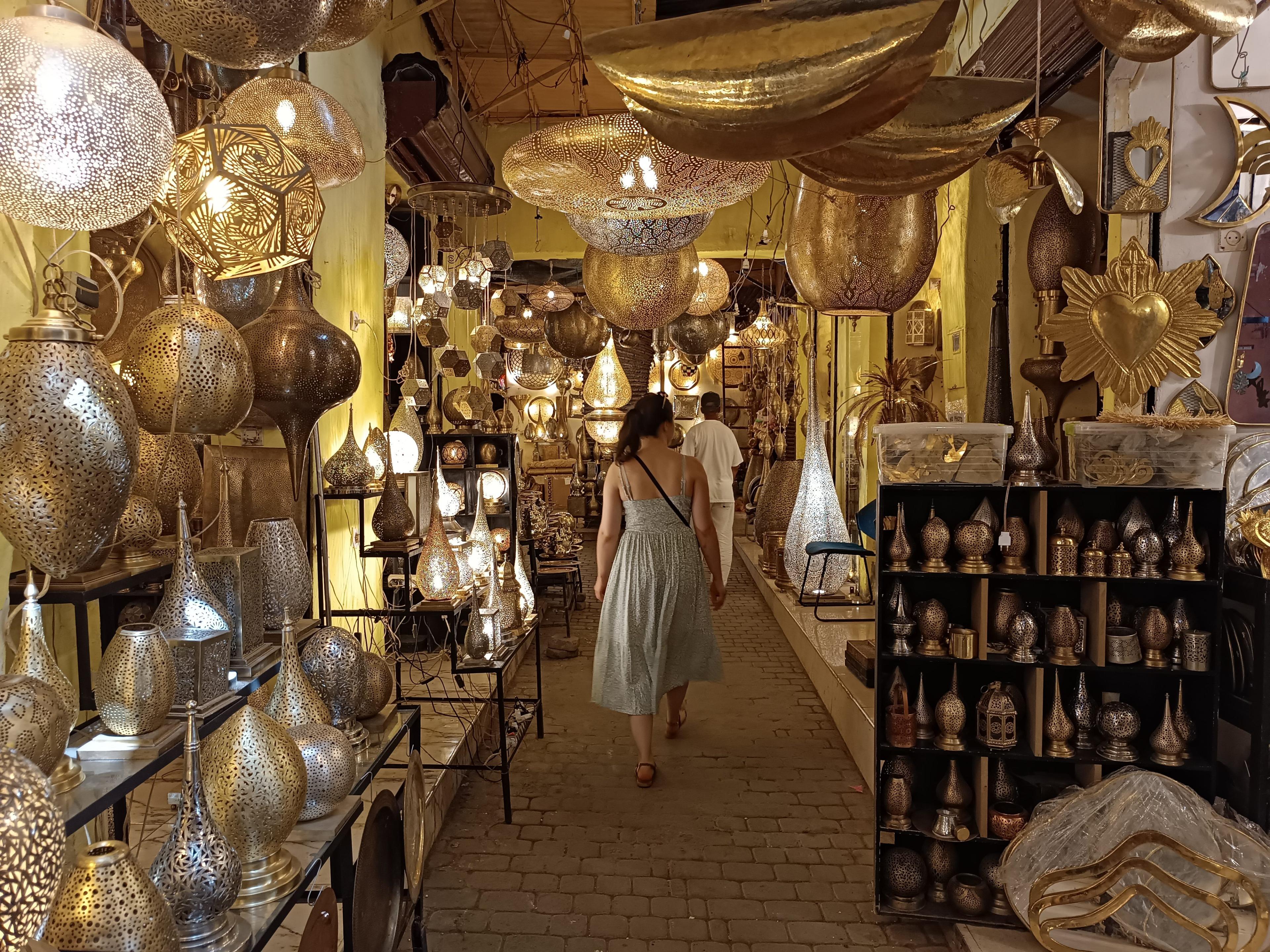 Image représentant le souk de Marrakech, étape d'un itinéraire au Maroc.