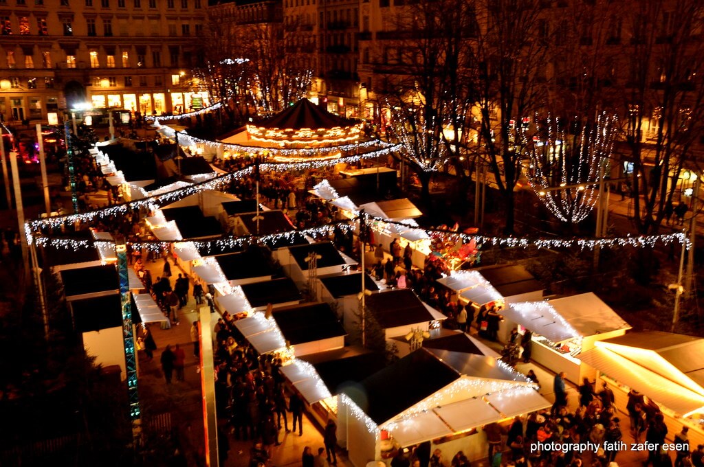 Marché de noël de Saint-Etienne, parmi les plus grand marchés de noël dans la Loire.