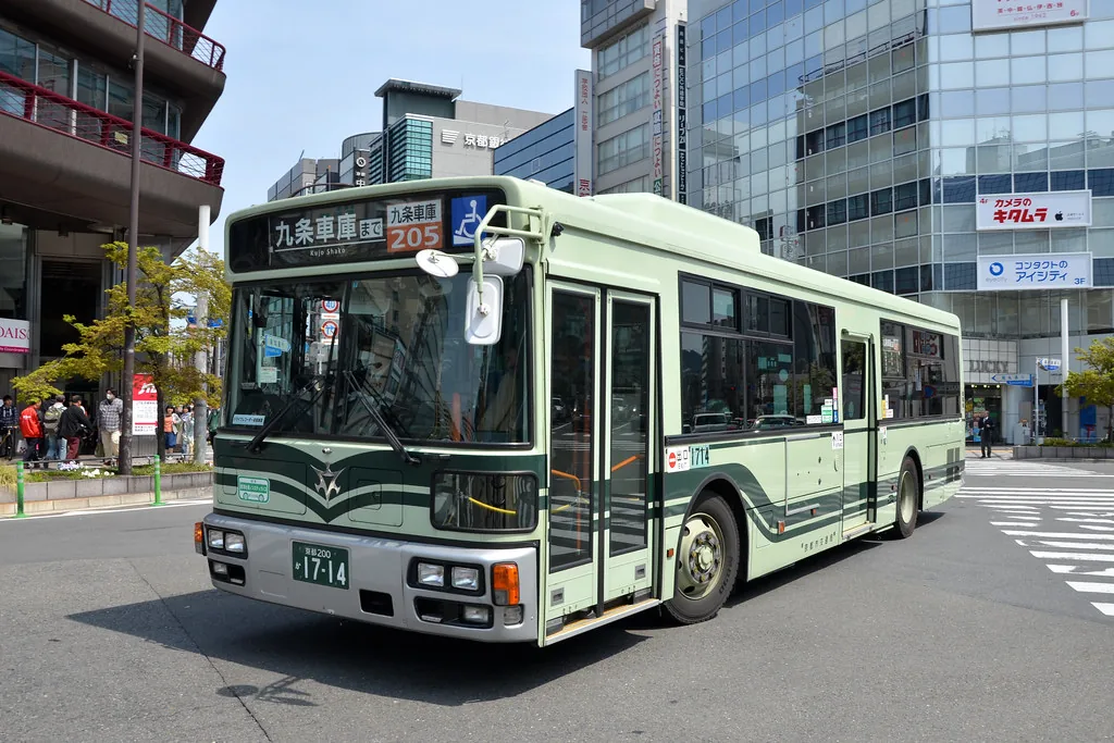 Bus à Kyoto pour représenter les erreurs à éviter au Japon.