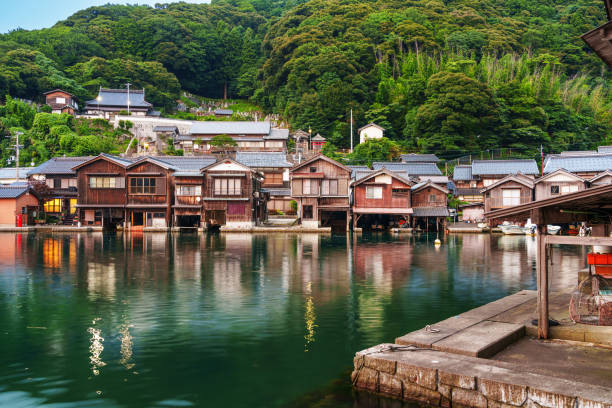 Ine, parmis les villages traditionnels au japon à visiter. 