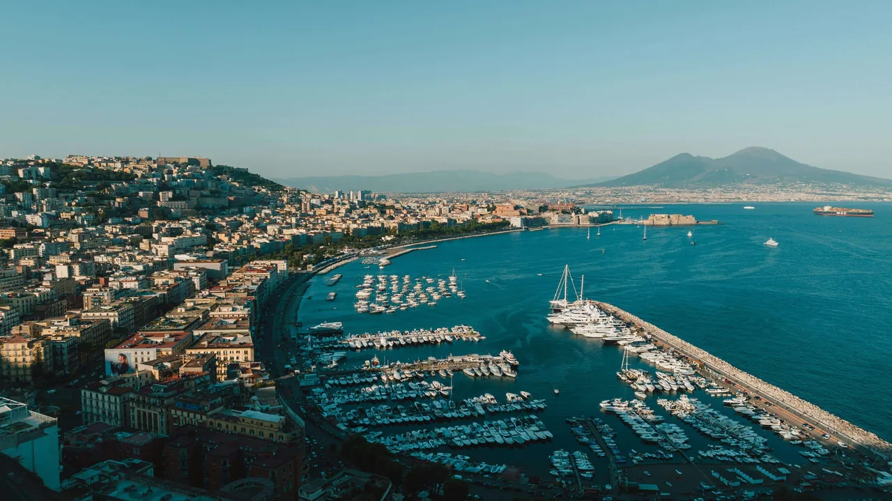 Naples, première étape dans un circuit Naples et la côte amalfitaine. 