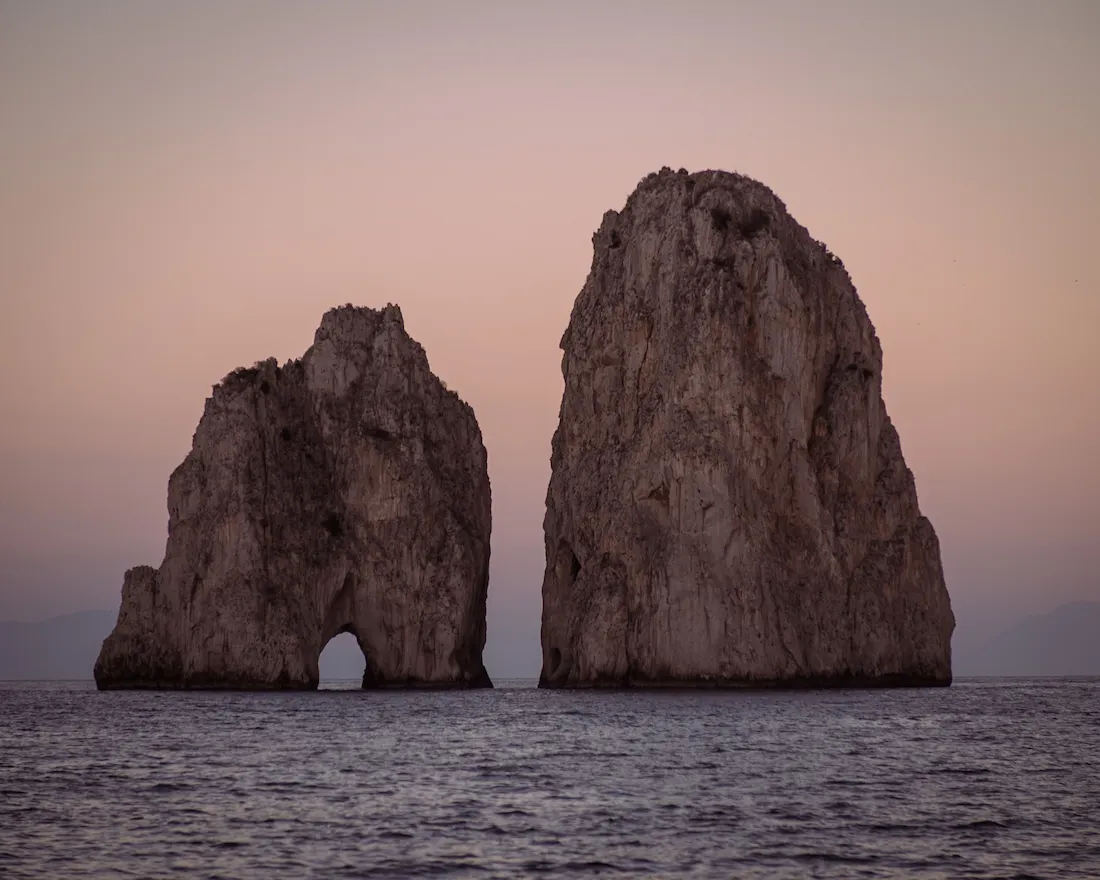 Visiter capri et découvrir les rochers  Faraglioni